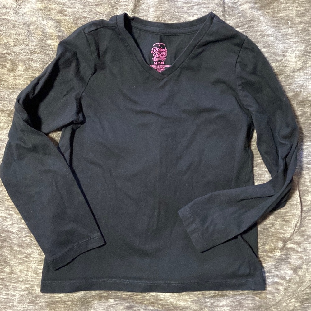 Girls Black Long sleeved V-neck T-shirt. Faded Glory size M (7-8). EUC